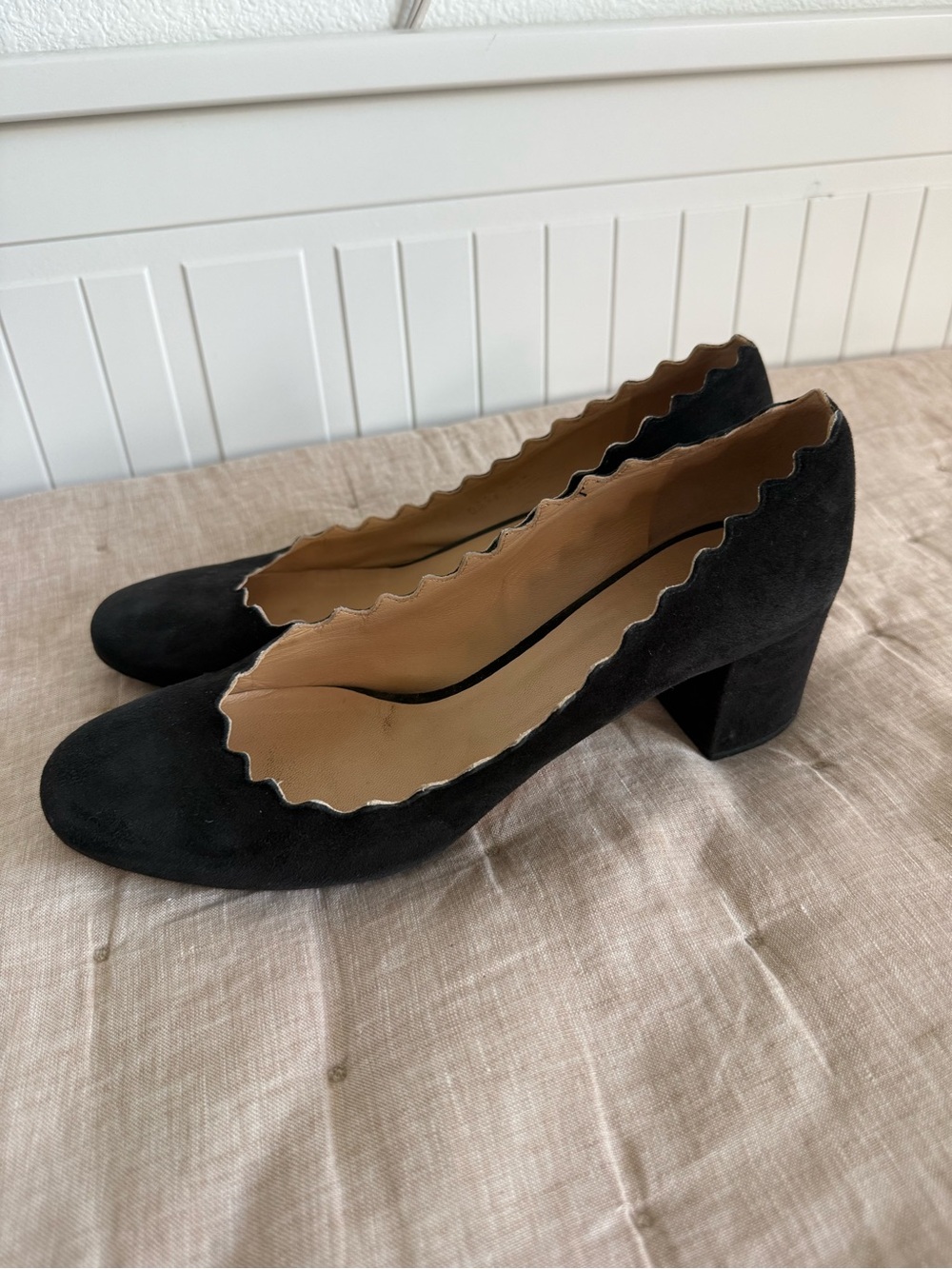 Chloe Lauren Scalloped Suede Block heel pumps Size 39.5/ US9.5